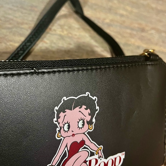 NWT Betty Boop3 ways to wear wallet- wristlet-crossbody bag - Picture 4 of 16